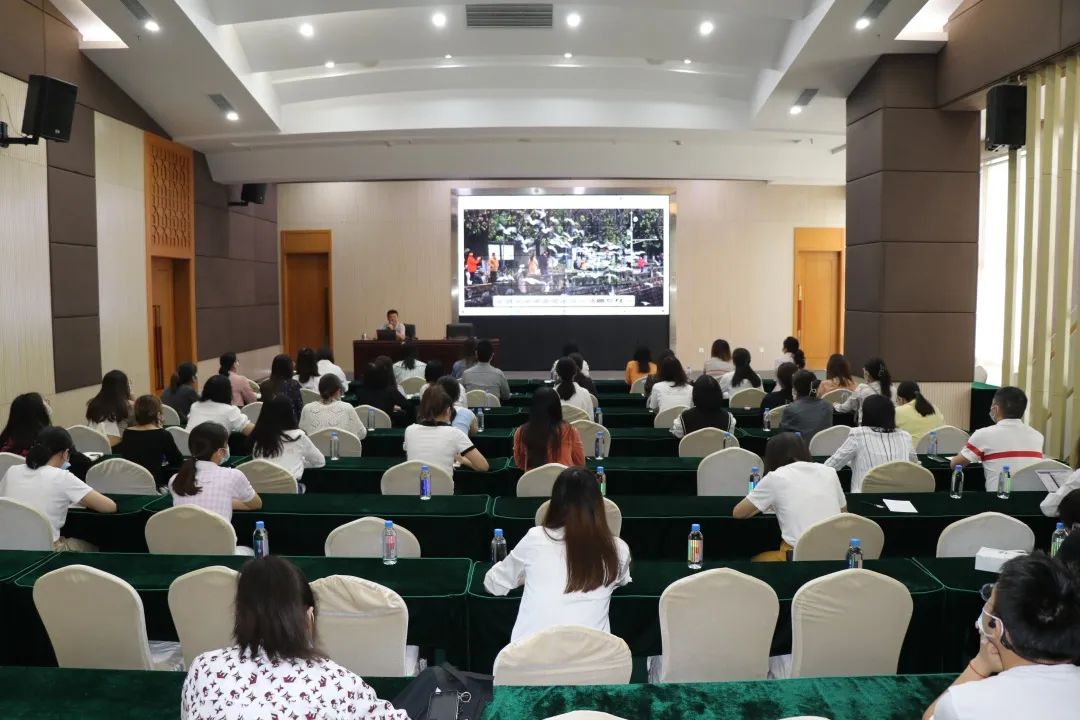 拍好圖片、講好故事、樹好形象——集團公司工會開展“職工素質(zhì)提升課堂”之《攝影入門及提高》培訓