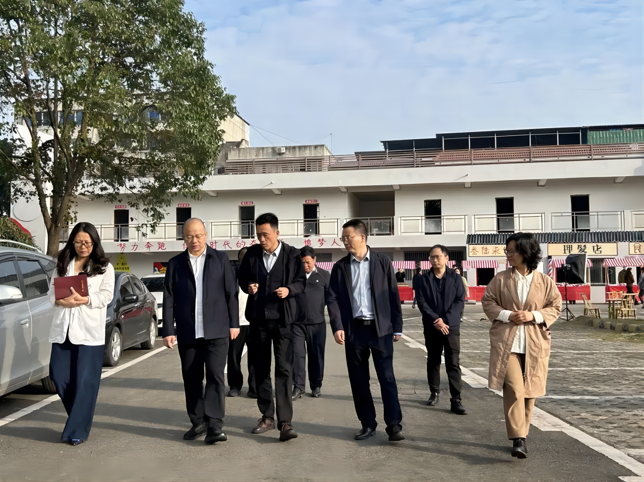 德陽經(jīng)開區(qū)黨工委副書記、管委會主任廖立新帶隊調(diào)研德陽電商產(chǎn)業(yè)園
